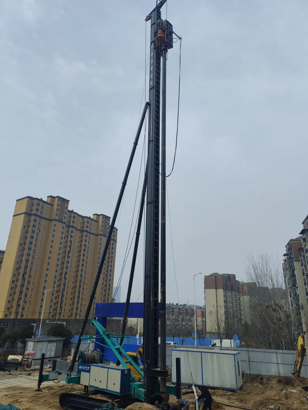Henan 1 Year Hf in 20FT Container Post Screw Pile Driver
