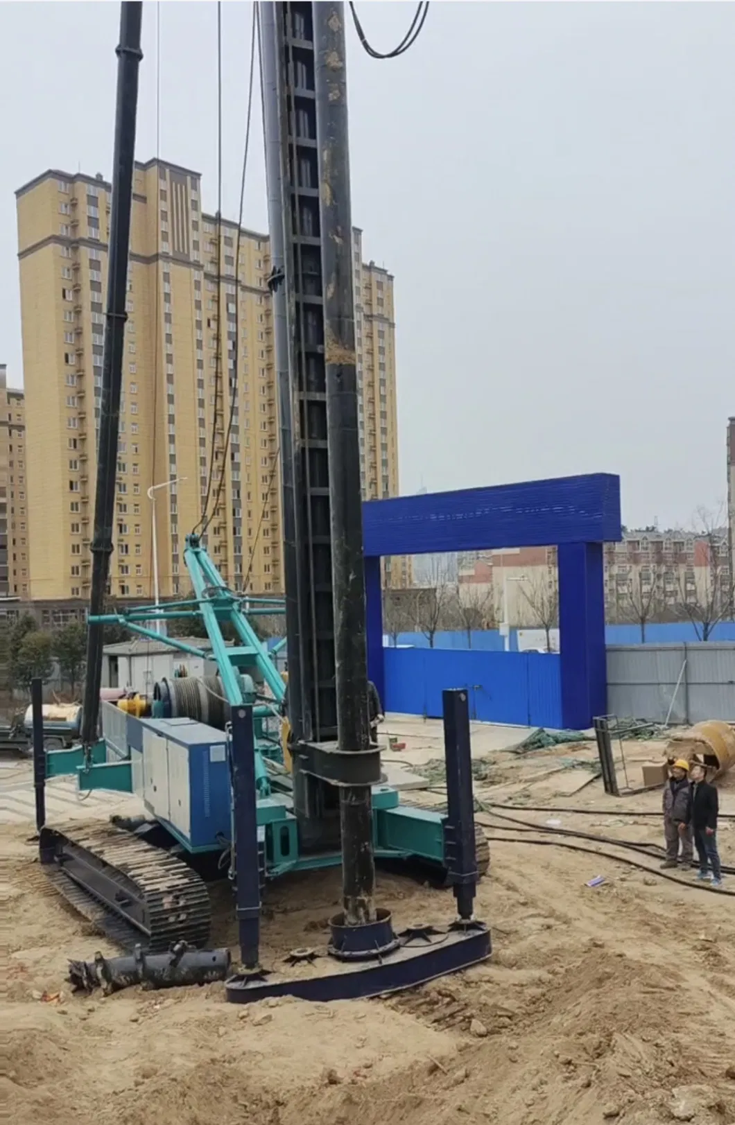 Henan 1 Year Hf in 20FT Container Post Screw Pile Driver